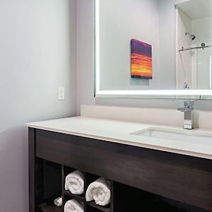 King Room Roll Shower Mobility or Hearing Accessible Non-Smoking